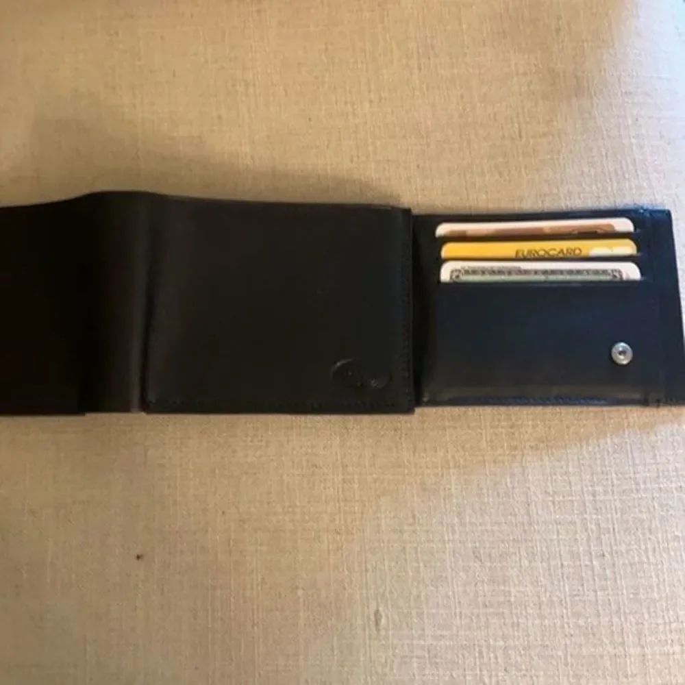 Wallet New In Box - Picture 6 of 7